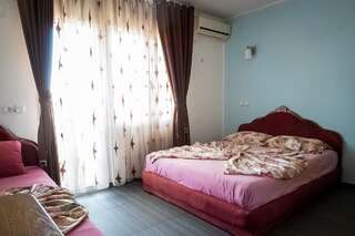 Гостевой дом Accommodation Royal Azur Добра-Вода Трехместный номер с балконом-7